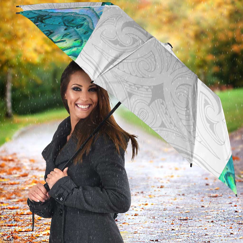 Custom New Zealand Aotearoa Umbrella Green Maori Paua Shell Indigenous - Aussie Hoodie
