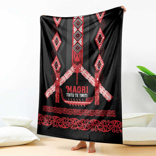 Toitu Te Tiriti Waitangi Blanket Black Wharenui House - Aussie Hoodie