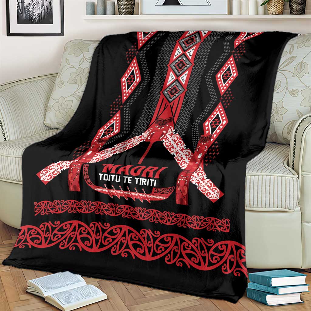 Toitu Te Tiriti Waitangi Blanket Black Wharenui House - Aussie Hoodie