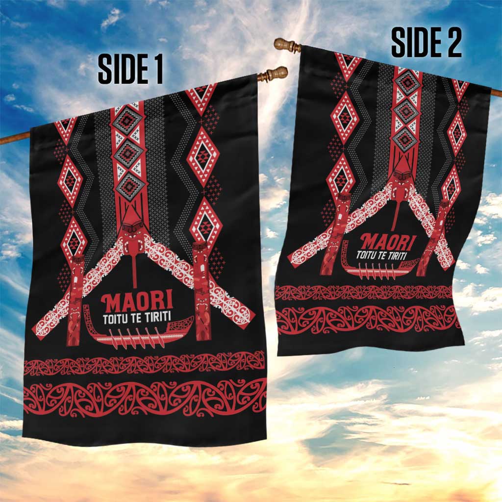 Toitu Te Tiriti Waitangi Garden Flag Black Wharenui House - Aussie Hoodie