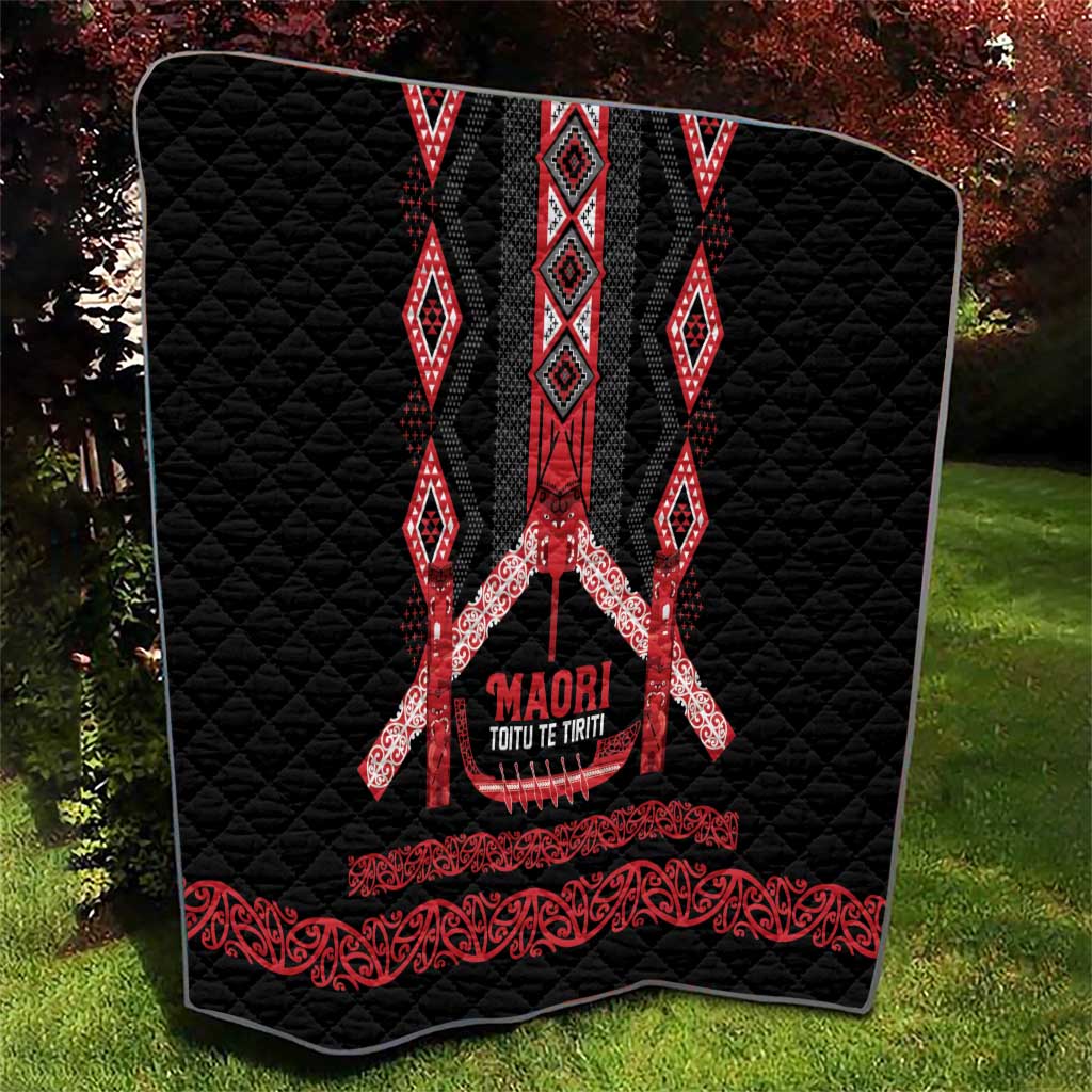 Toitu Te Tiriti Waitangi Quilt Black Wharenui House - Aussie Hoodie
