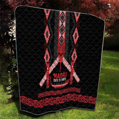 Toitu Te Tiriti Waitangi Quilt Black Wharenui House - Aussie Hoodie