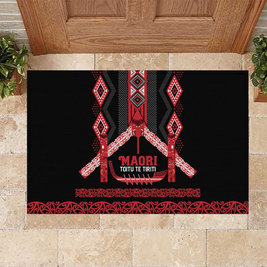 Toitu Te Tiriti Waitangi Rubber Doormat Black Wharenui House - Aussie Hoodie