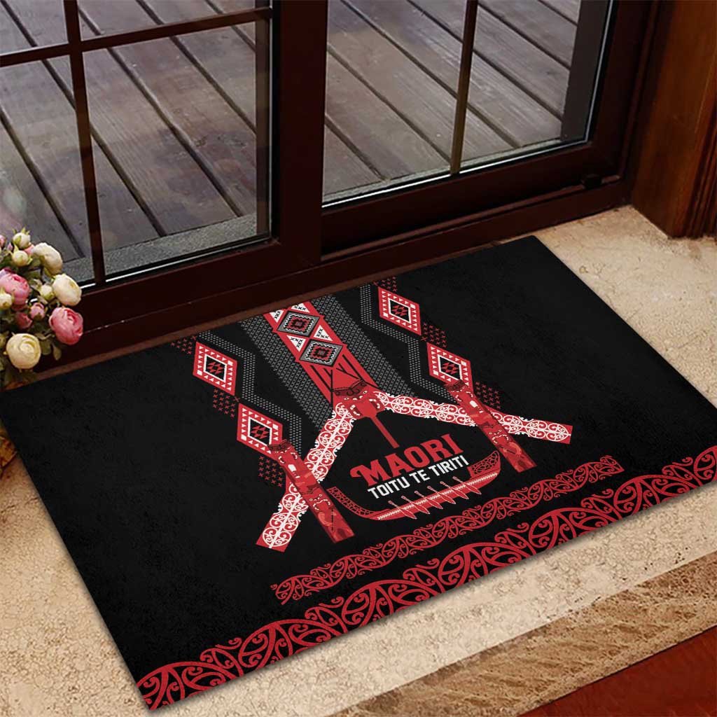 Toitu Te Tiriti Waitangi Rubber Doormat Black Wharenui House - Aussie Hoodie