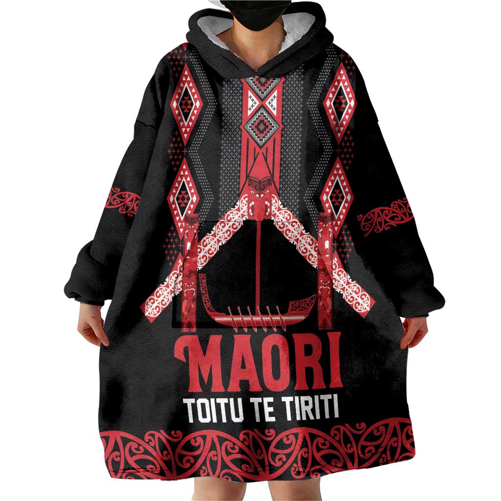 Toitu Te Tiriti Waitangi Wearable Blanket Hoodie Black Wharenui House - Aussie Hoodie