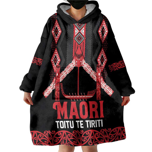 Toitu Te Tiriti Waitangi Wearable Blanket Hoodie Black Wharenui House - Aussie Hoodie