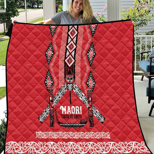 Toitu Te Tiriti Waitangi Quilt Red Wharenui House - Aussie Hoodie
