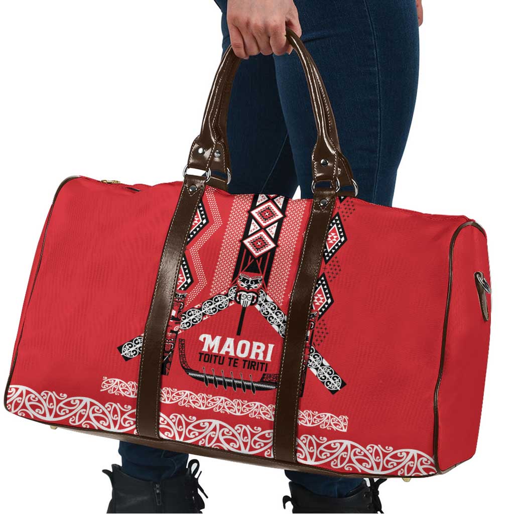 Toitu Te Tiriti Waitangi Travel Bag Red Wharenui House - Aussie Hoodie
