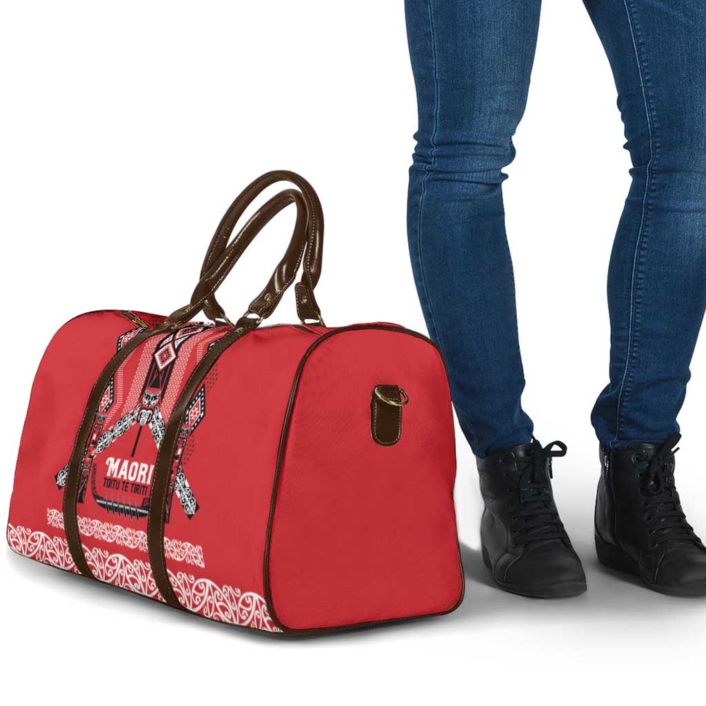 Toitu Te Tiriti Waitangi Travel Bag Red Wharenui House - Aussie Hoodie