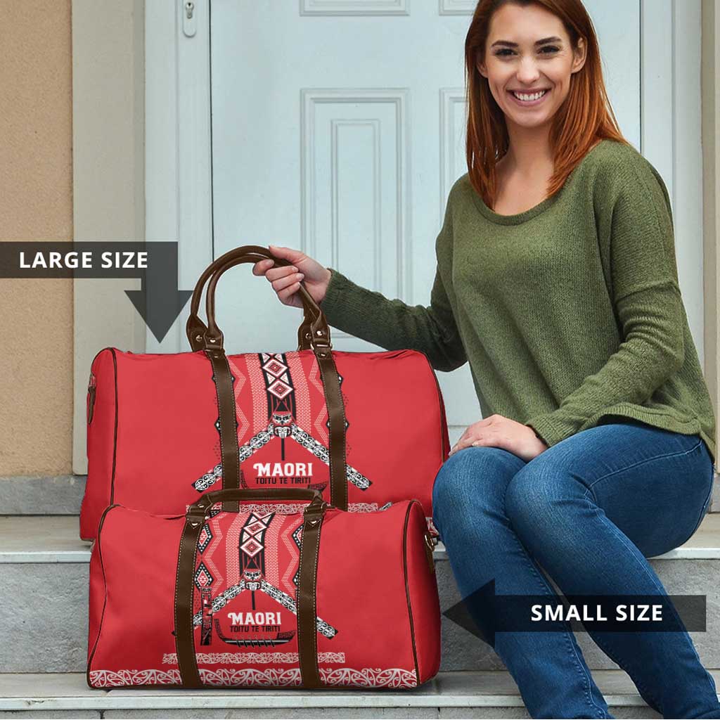 Toitu Te Tiriti Waitangi Travel Bag Red Wharenui House - Aussie Hoodie