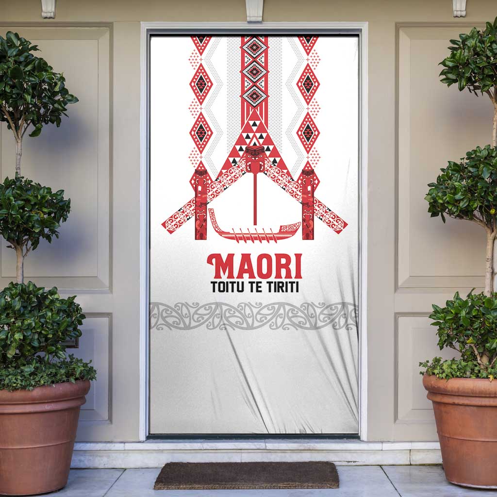 Toitu Te Tiriti Waitangi Door Cover White Wharenui House - Aussie Hoodie