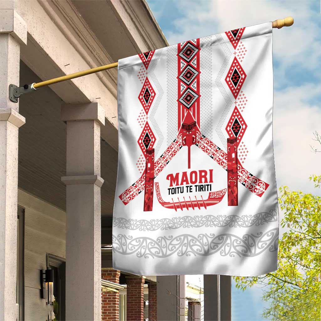 Toitu Te Tiriti Waitangi Garden Flag White Wharenui House - Aussie Hoodie