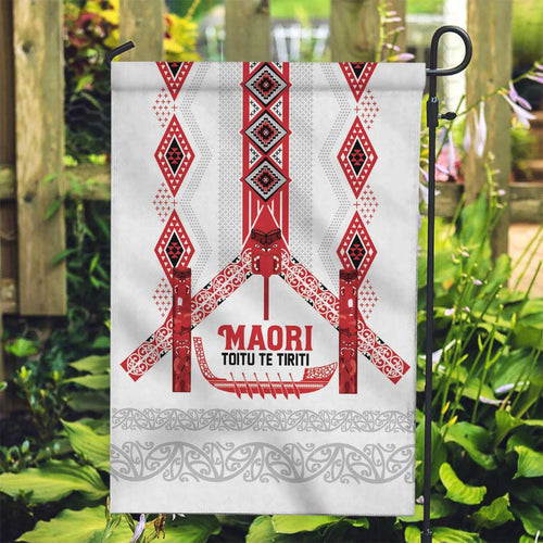 Toitu Te Tiriti Waitangi Garden Flag White Wharenui House - Aussie Hoodie