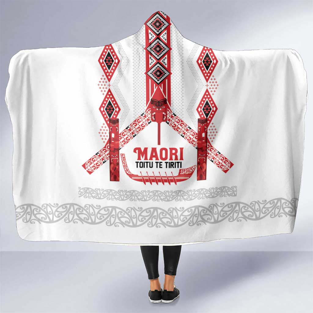 Toitu Te Tiriti Waitangi Hooded Blanket White Wharenui House - Aussie Hoodie