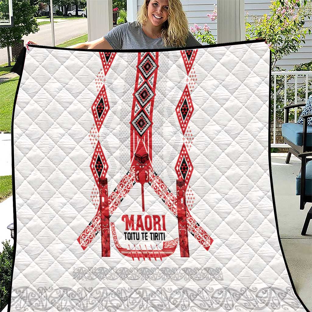 Toitu Te Tiriti Waitangi Quilt White Wharenui House - Aussie Hoodie