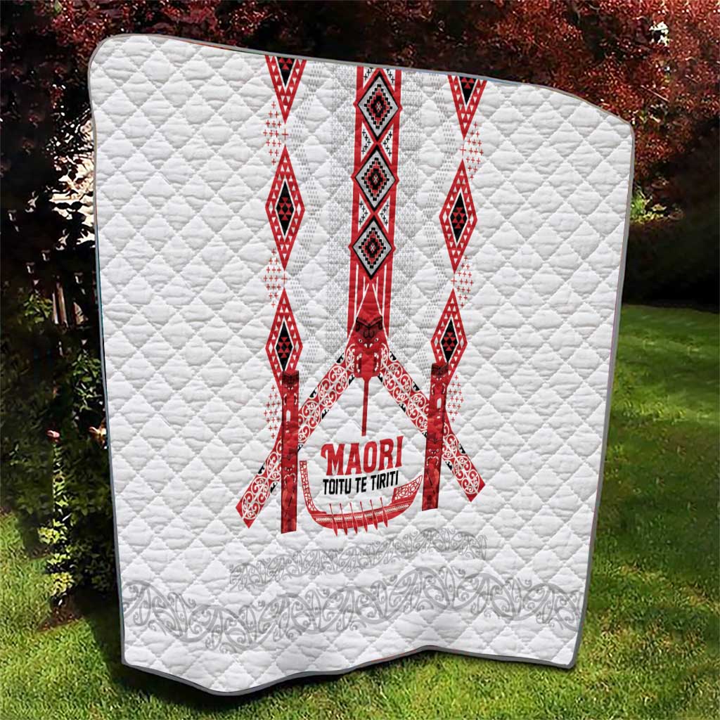 Toitu Te Tiriti Waitangi Quilt White Wharenui House - Aussie Hoodie