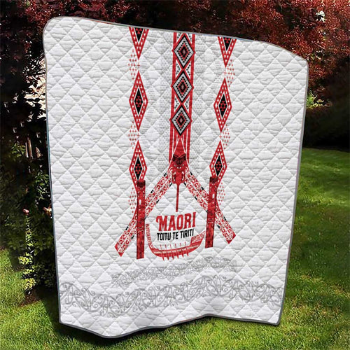 Toitu Te Tiriti Waitangi Quilt White Wharenui House - Aussie Hoodie