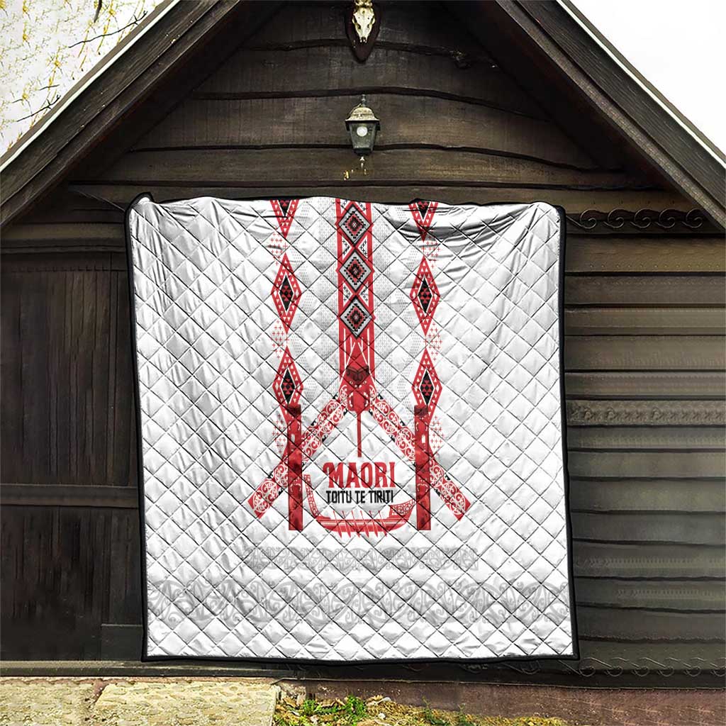 Toitu Te Tiriti Waitangi Quilt White Wharenui House - Aussie Hoodie