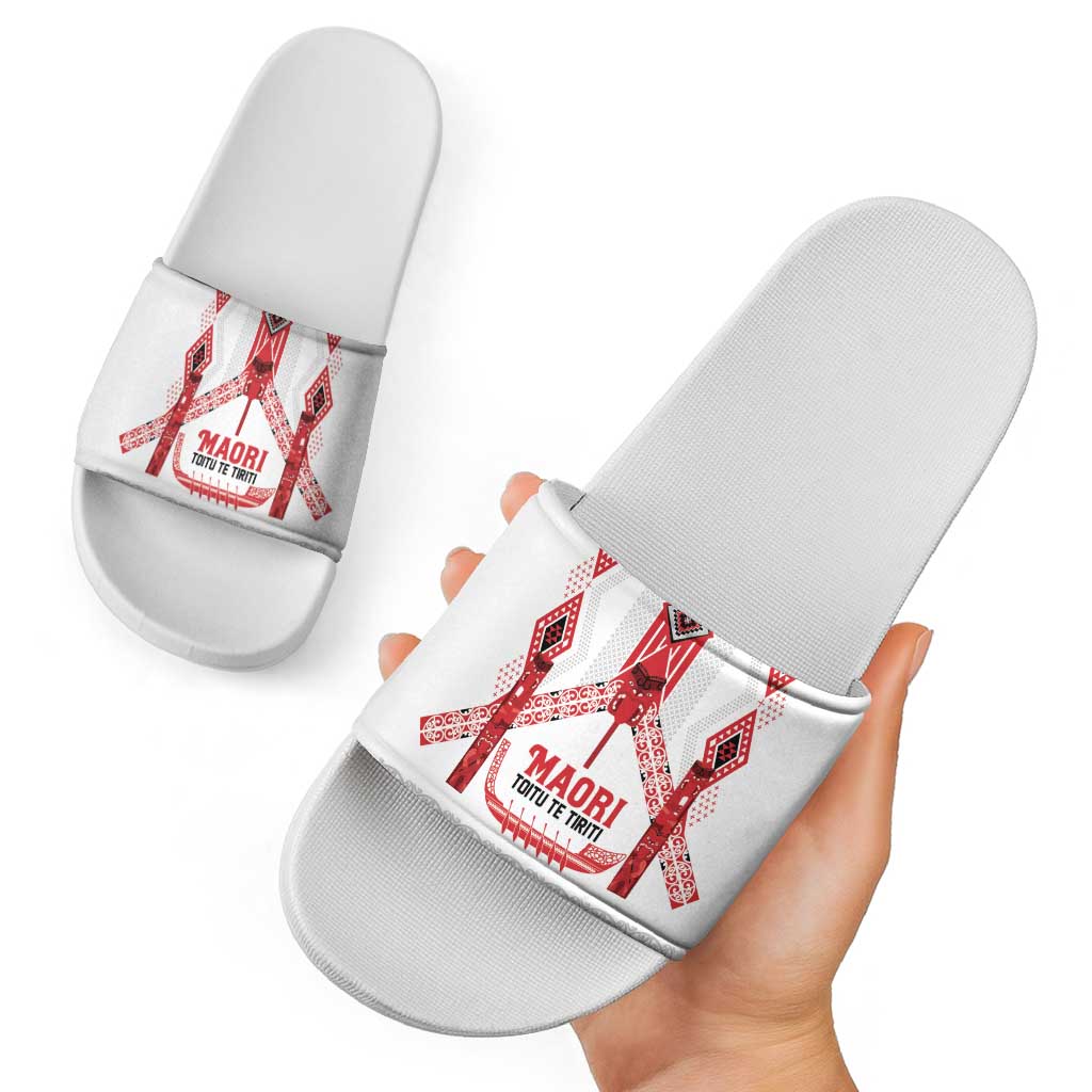 Toitu Te Tiriti Waitangi Slide Sandals White Wharenui House - Aussie Hoodie