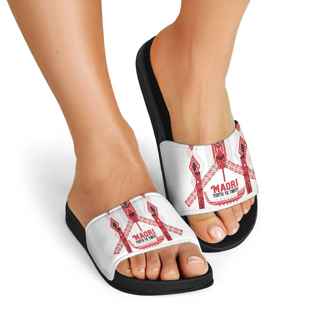 Toitu Te Tiriti Waitangi Slide Sandals White Wharenui House - Aussie Hoodie