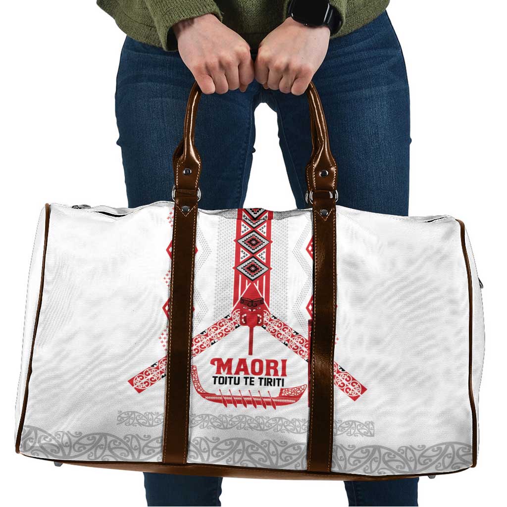 Toitu Te Tiriti Waitangi Travel Bag White Wharenui House - Aussie Hoodie