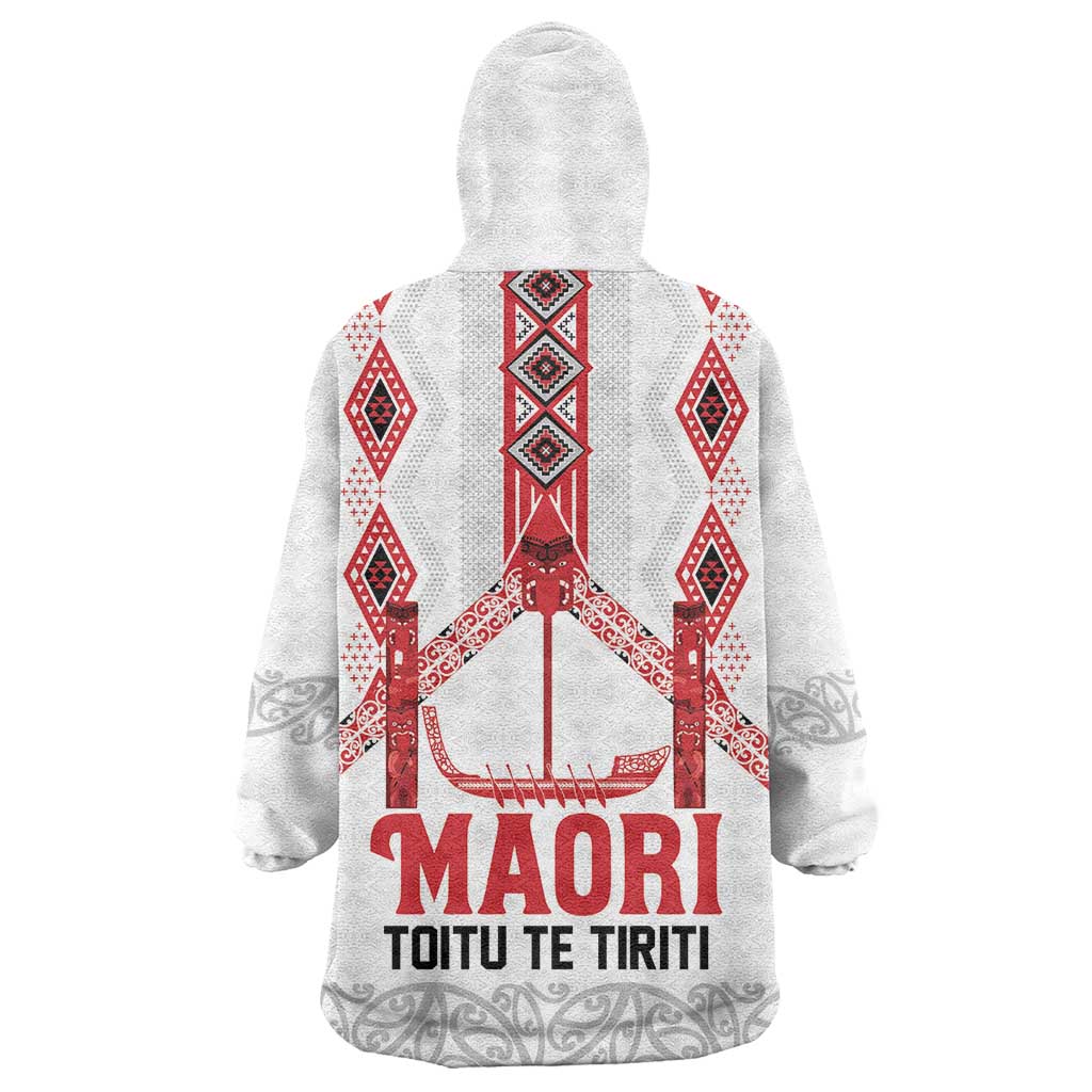 Toitu Te Tiriti Waitangi Wearable Blanket Hoodie White Wharenui House - Aussie Hoodie