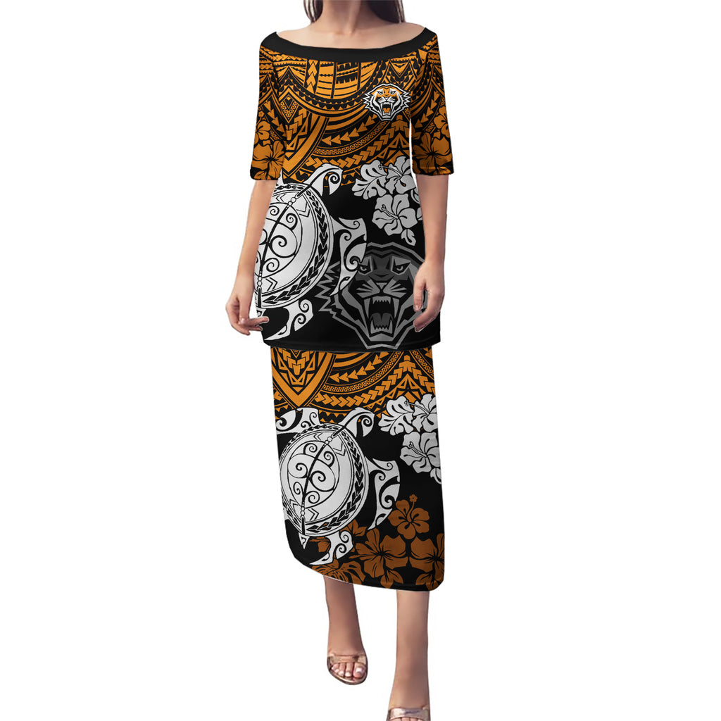 custom-wests-tigers-rugby-puletasi-hibiscus-and-turtle-with-polynesian-pattern