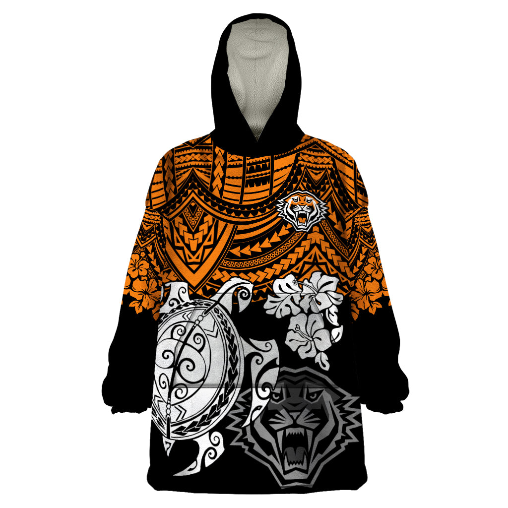 custom-wests-tigers-rugby-wearable-blanket-hoodie-hibiscus-and-turtle-with-polynesian-pattern
