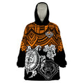 custom-wests-tigers-rugby-wearable-blanket-hoodie-hibiscus-and-turtle-with-polynesian-pattern