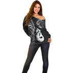 personalised-new-zealand-off-shoulder-sweater-aotearoa-silver-fern-with-manaia-maori-unique-black