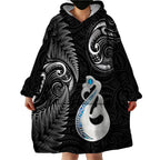 personalised-new-zealand-wearable-blanket-hoodie-aotearoa-silver-fern-with-manaia-maori-unique-black