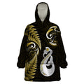 personalised-new-zealand-wearable-blanket-hoodie-aotearoa-silver-fern-with-manaia-maori-unique-gold