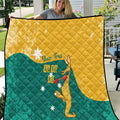 Personalised Boxing Kangaroo Quilt Aussie Oi Oi Oi Sporty National Color - Aussie Hoodie