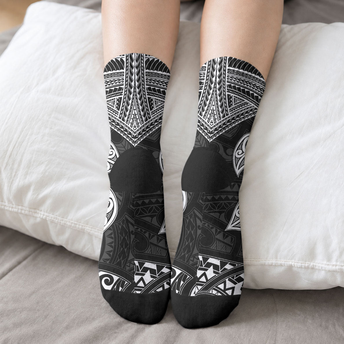 Black New Zealand Kawakawa Maori Ngaru Crew Socks