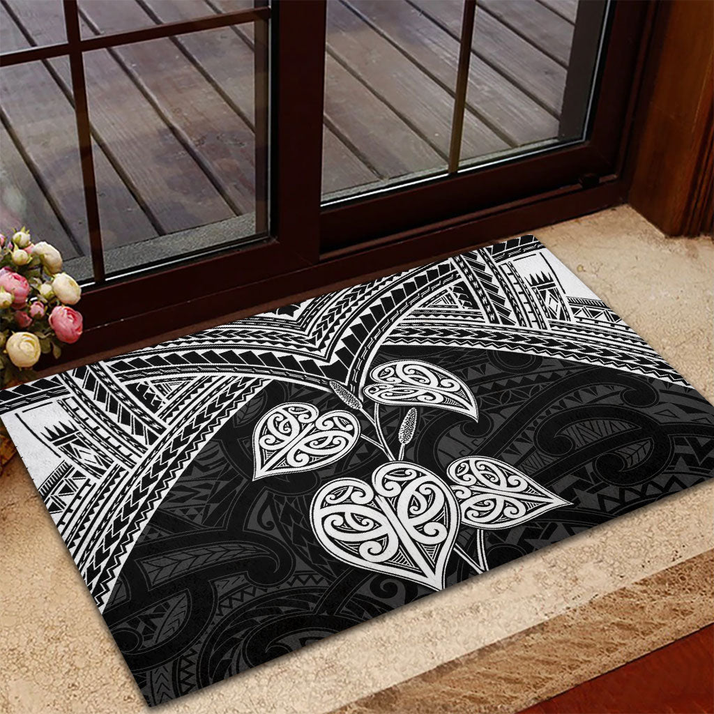 Black New Zealand Kawakawa Maori Ngaru Rubber Doormat