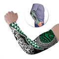 Green Aotearoa Niho Taniwha Arm Sleeves Maori Mythology Tooth - Taniko Motifs - Aussie Hoodie