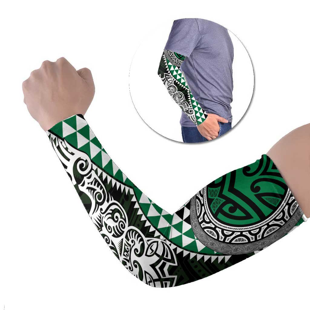 Green Aotearoa Niho Taniwha Arm Sleeves Maori Mythology Tooth - Taniko Motifs - Aussie Hoodie