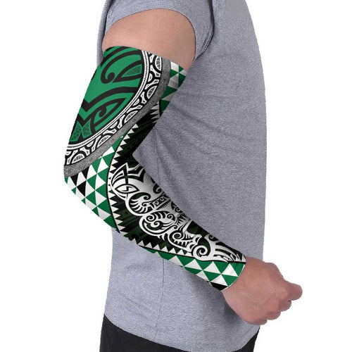 Green Aotearoa Niho Taniwha Arm Sleeves Maori Mythology Tooth - Taniko Motifs - Aussie Hoodie