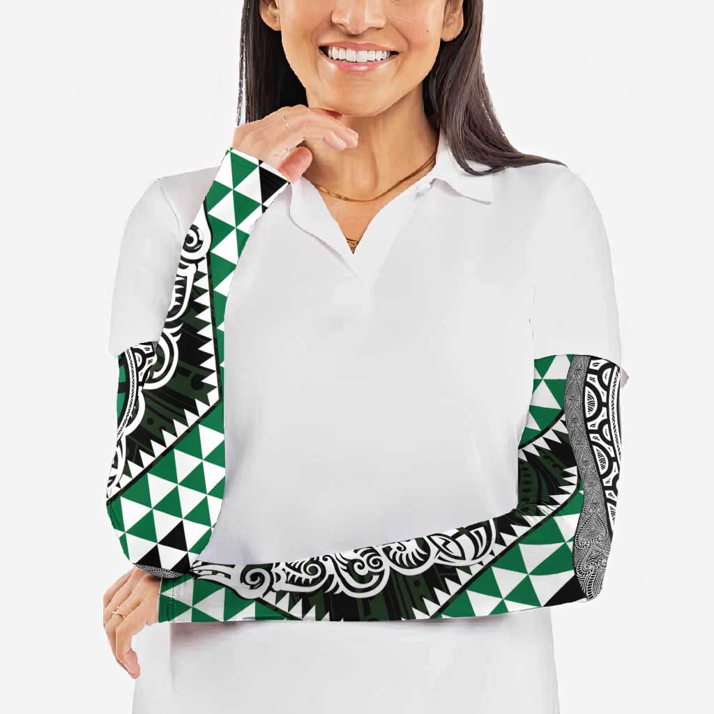 Green Aotearoa Niho Taniwha Arm Sleeves Maori Mythology Tooth - Taniko Motifs - Aussie Hoodie