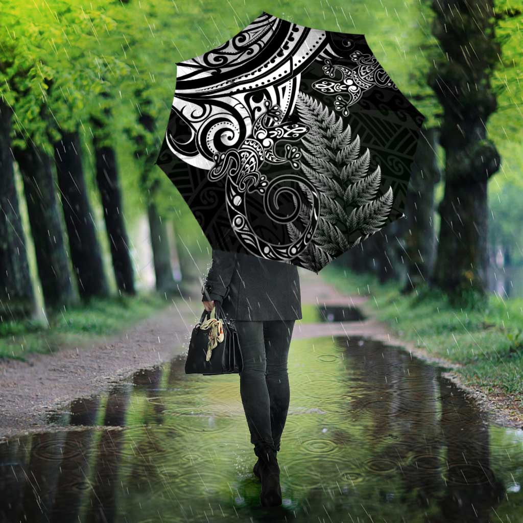 New Zealand Lizard Umbrella Silver Fern Aotearoa Maori - Aussie Hoodie