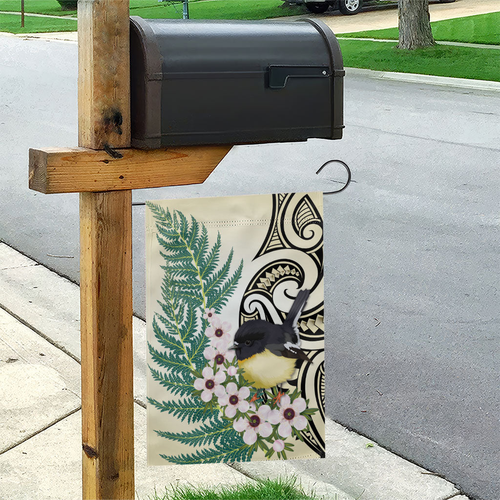 Endemic Tomtit New Zealand Garden Flag Miromiro Manuka Silver Fern Maori Pattern