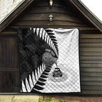 New Zealand Silver Fern Curling Personalised Quilt Aotearoa Kiwi Ponga Black White Version - Aussie Hoodie