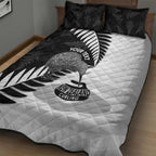 New Zealand Silver Fern Curling Personalised Quilt Bed Set Aotearoa Kiwi Ponga Black White Version - Aussie Hoodie