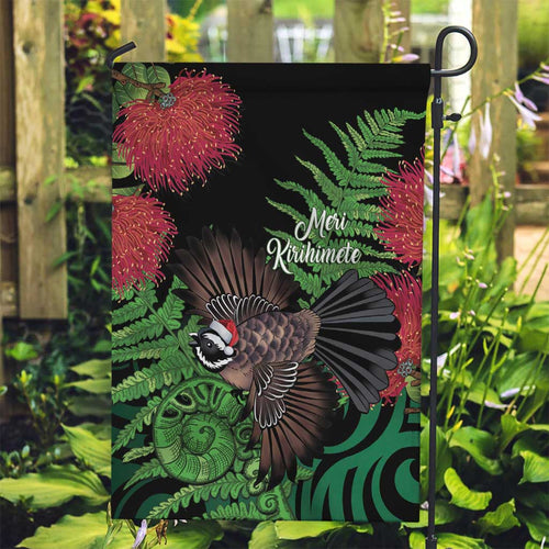 Meri Kirihimete New Zealand Garden Flag Piwakawaka Koru Fern Mix Pohutukawa - Aussie Hoodie