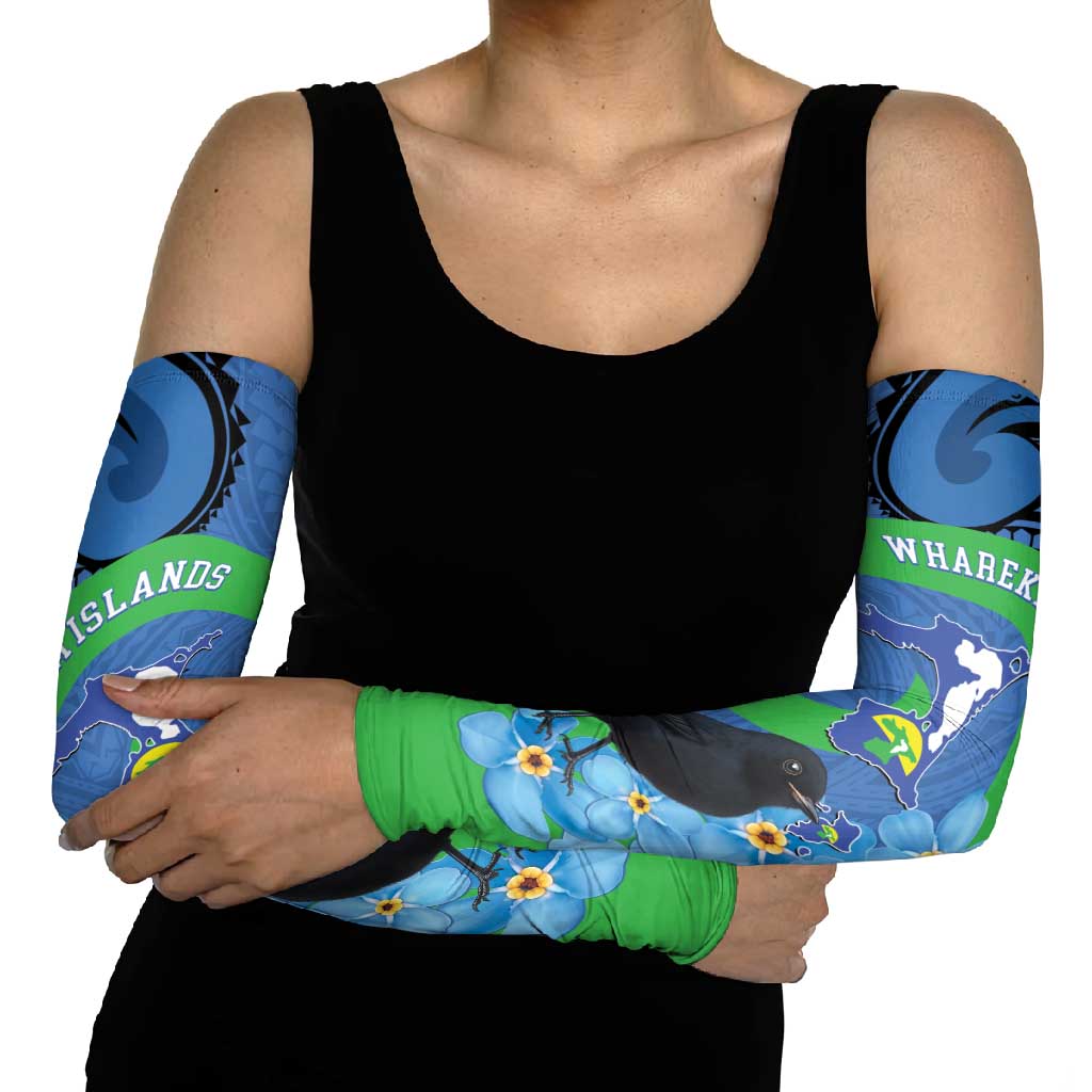 New Zealand Chatham Islands Arm Sleeves Wharekauri Forget Me Not With Black Robin - Aussie Hoodie