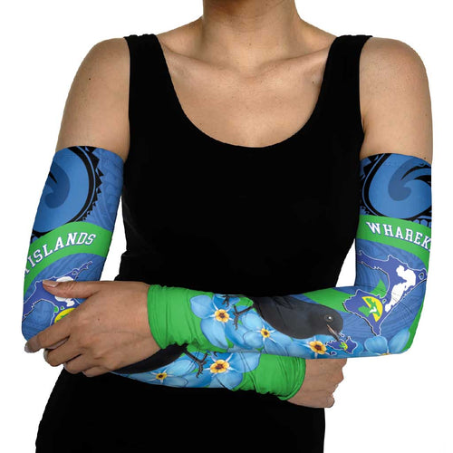 New Zealand Chatham Islands Arm Sleeves Wharekauri Forget Me Not With Black Robin - Aussie Hoodie