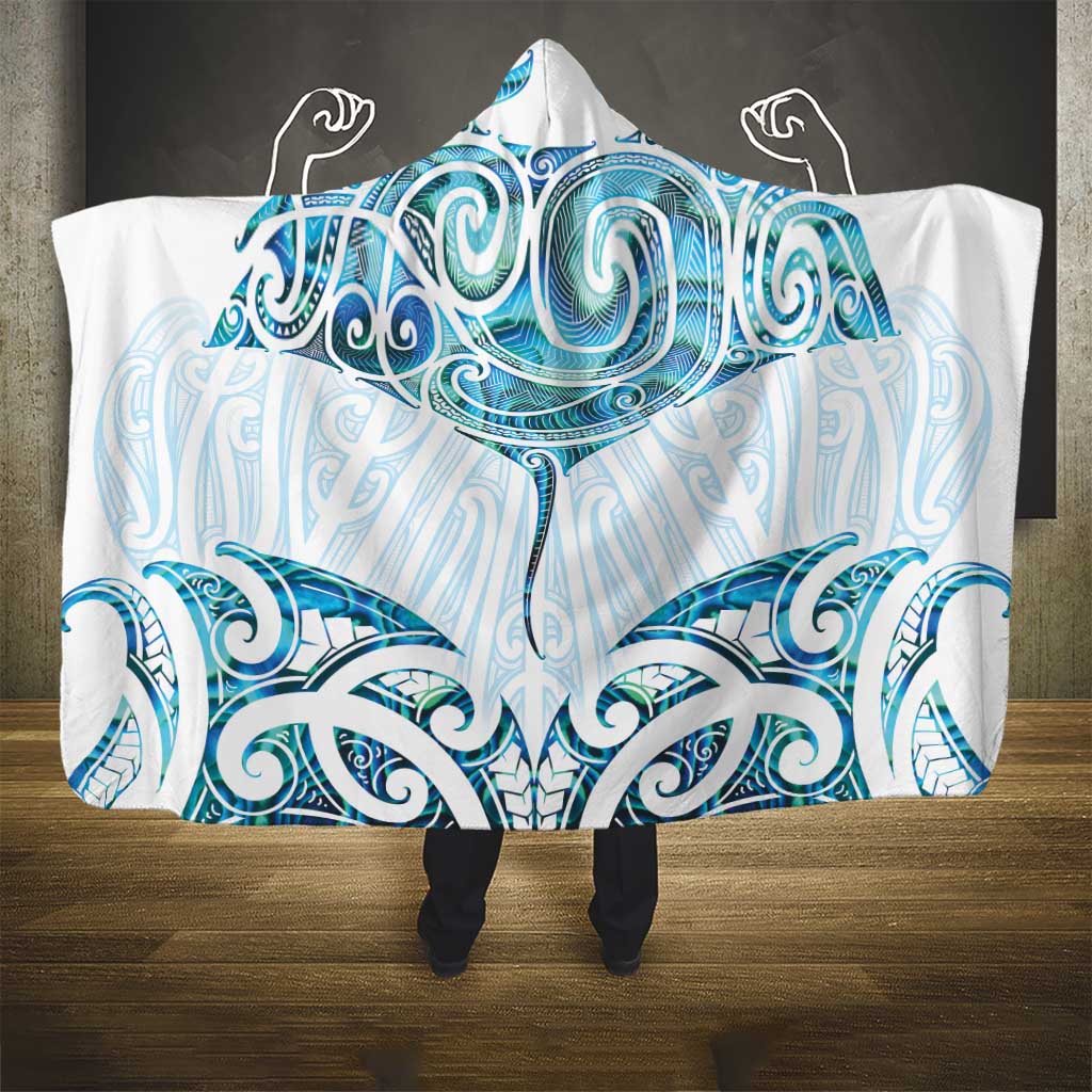 New Zealand Manta Ray Tattoo Hooded Blanket Aotearoa Maori Haehae Paua Shell - Aussie Hoodie