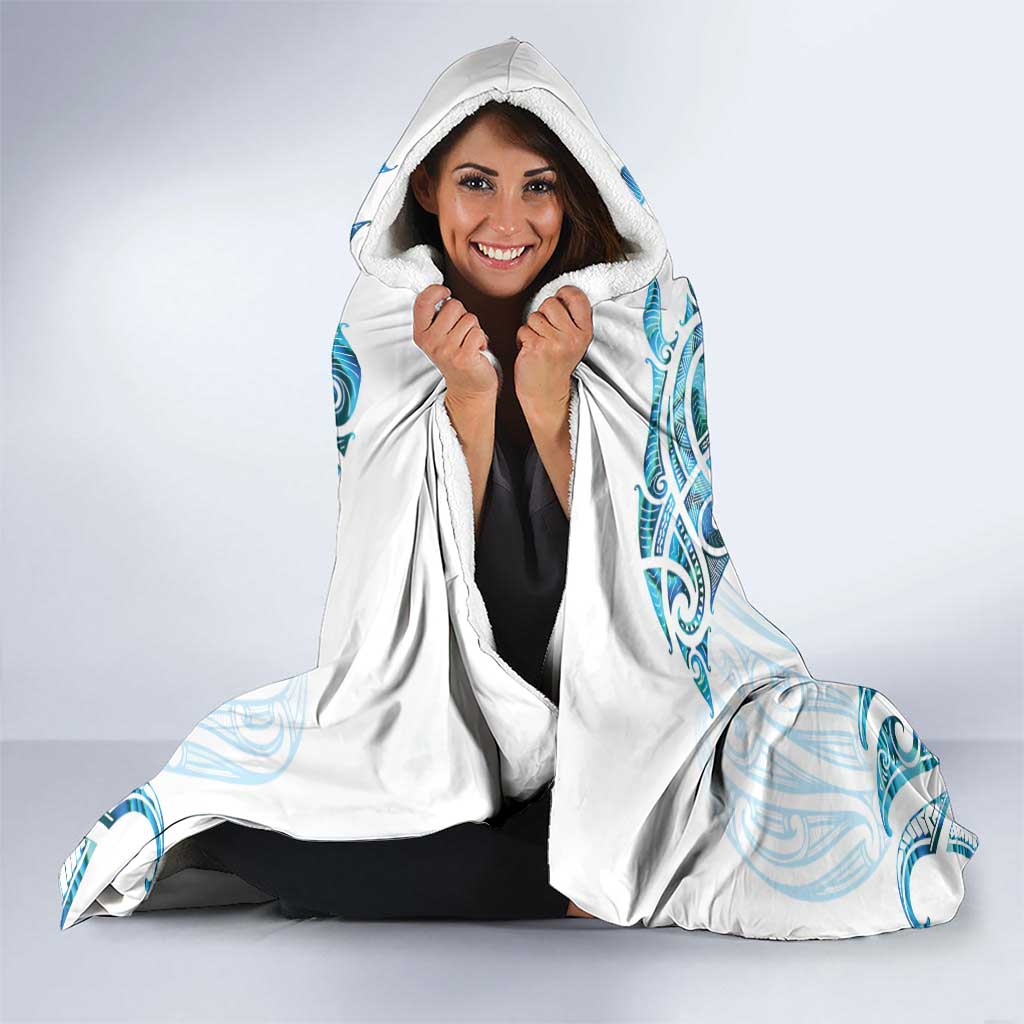 New Zealand Manta Ray Tattoo Hooded Blanket Aotearoa Maori Haehae Paua Shell - Aussie Hoodie