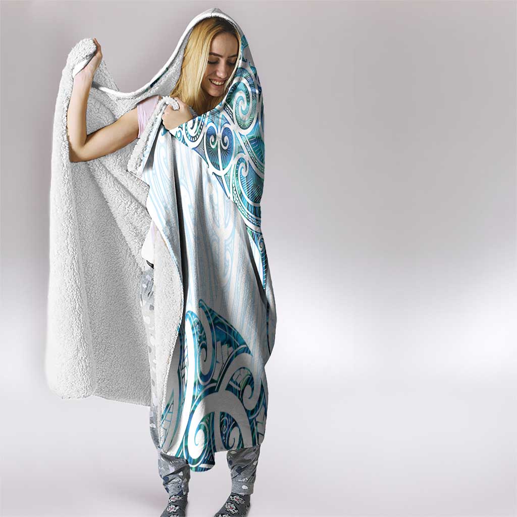 New Zealand Manta Ray Tattoo Hooded Blanket Aotearoa Maori Haehae Paua Shell - Aussie Hoodie