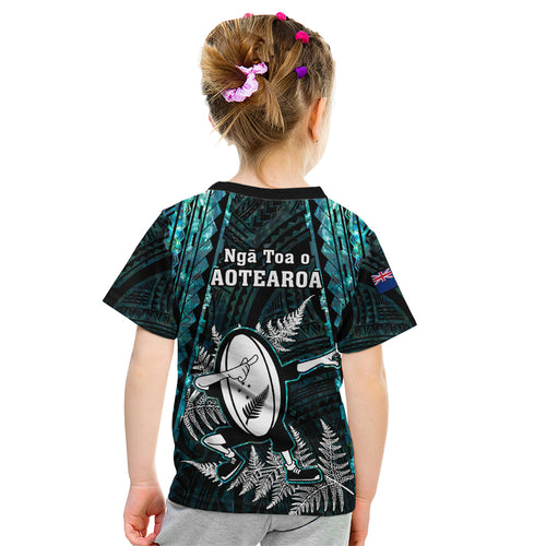 new-zealand-silver-fern-rugby-kid-t-shirt-aotearoa-all-black-dabbing-ball-with-maori-paua-shell